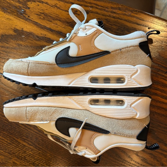 Nike Air Max women’s white/tan/black sneakers size 8.5. Great condition - Picture 3 of 4